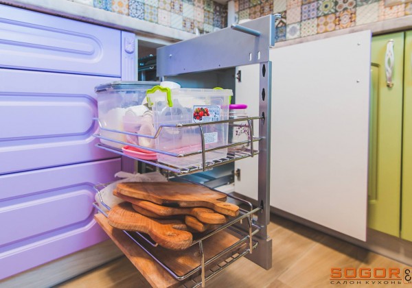 kuhnya-farbovana-4136-600x420