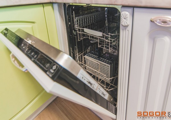 kuhnya-farbovana-4138-600x420