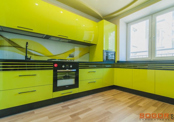 kuhnya-farbovana-z-gnutim-mdf-fasadom-02-600x420