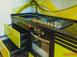 kuhnya-farbovana-z-gnutim-mdf-fasadom-05-600x420