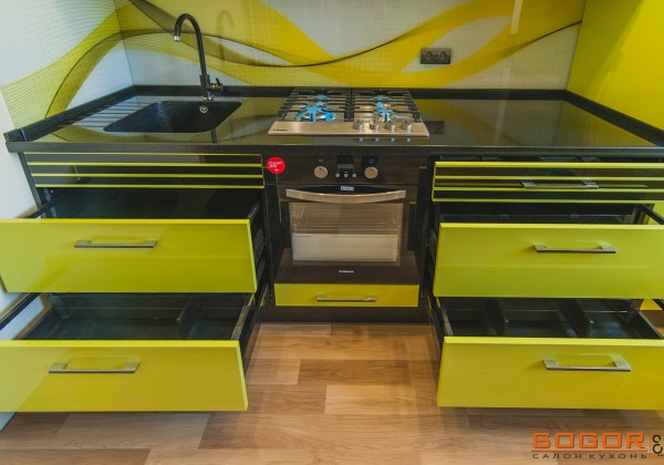 kuhnya-farbovana-z-gnutim-mdf-fasadom-06-600x420